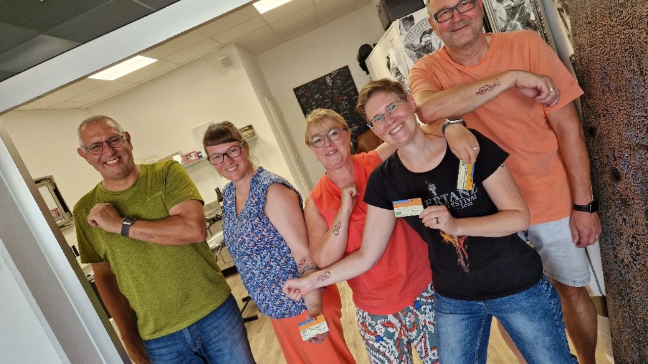 Unser Team präsentiert stolz die Organspende Tattoos.