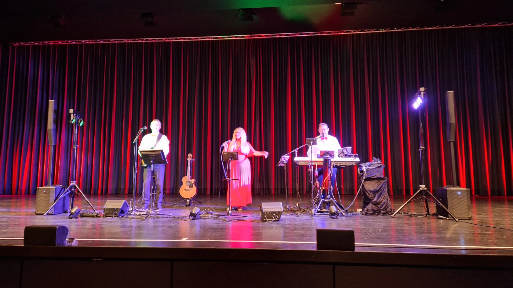 Das Bild zeigt die Band Sascha Arnold and Friends, die uns musikalisch seit vielen Jahren begleitet.