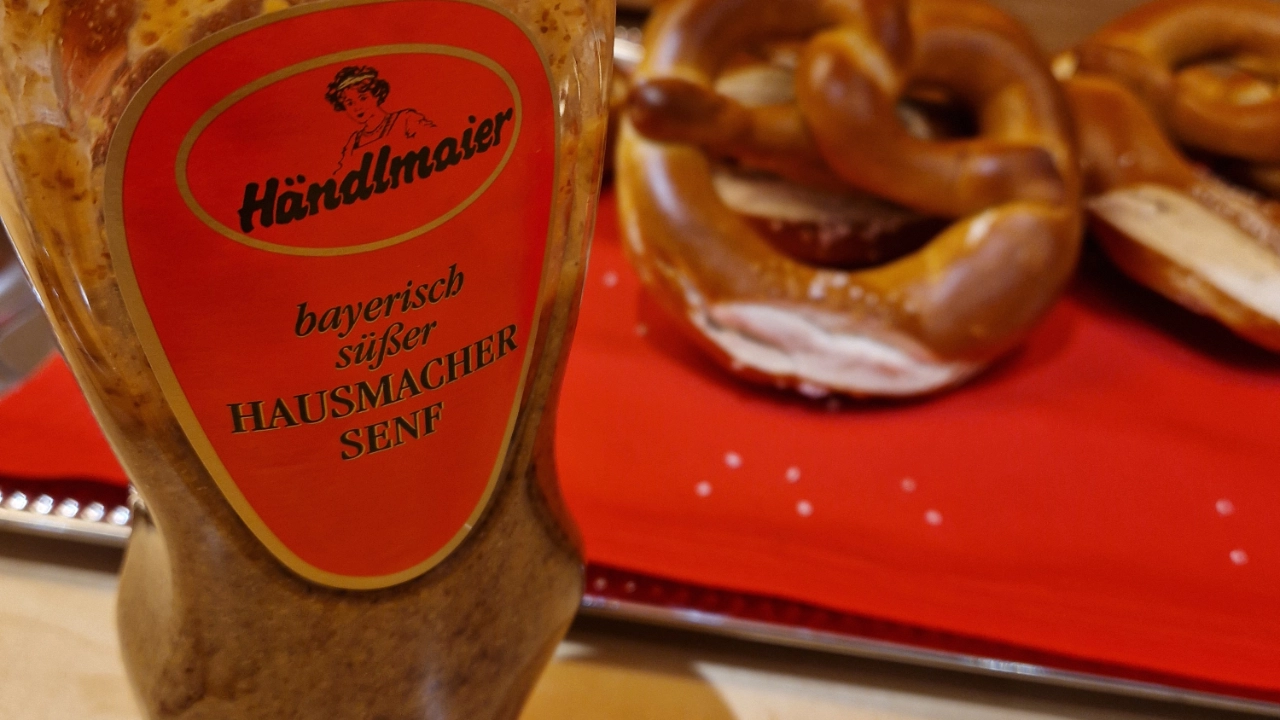 Brezeln und Senf