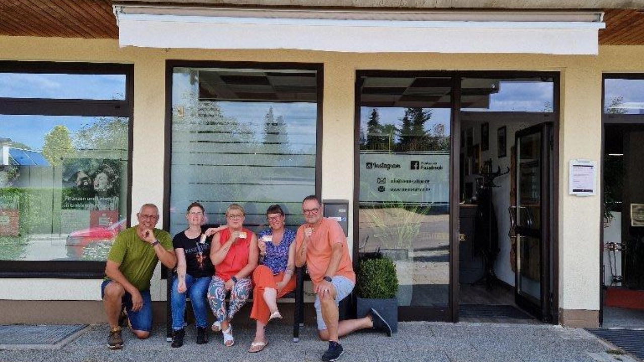 Unser Team vor dem Tattoo-Studio Steini in Villingen.