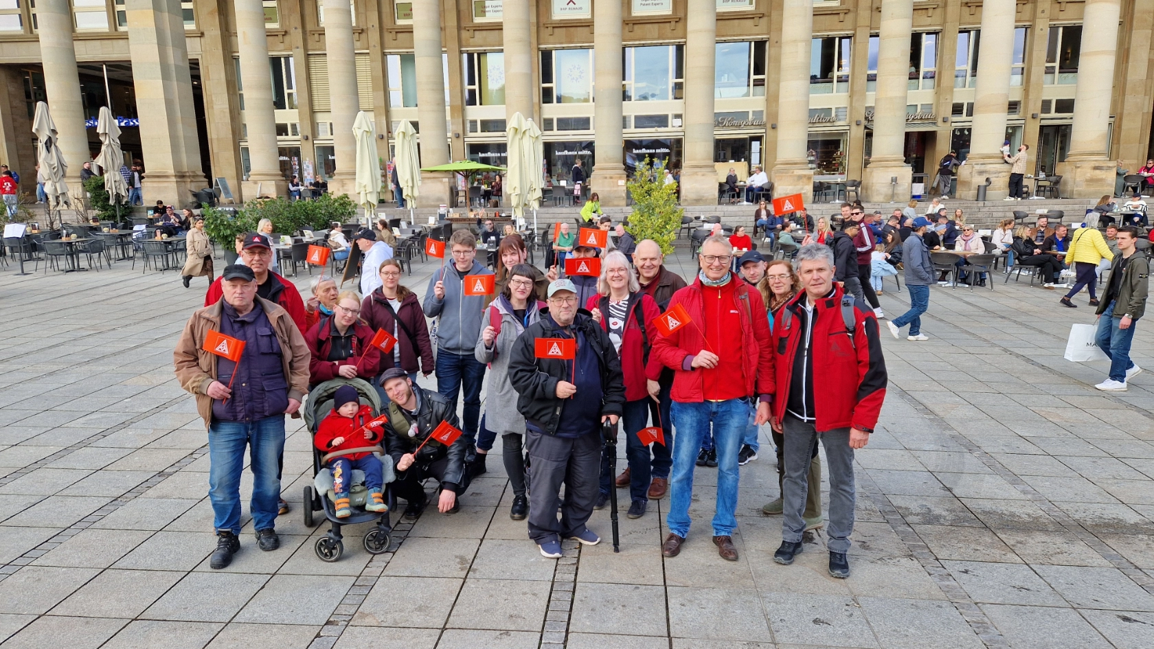 Die Mitreisenden aus VS in Stuttgart vor den Königsbau Passagen.