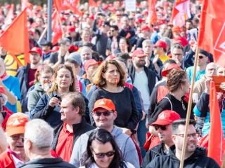 Beschäftigte von Bosch demonstrieren auf der Schillerhöhe