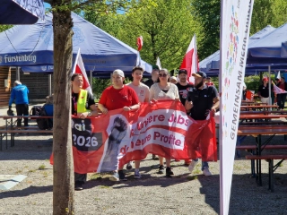 Das Bild zeigt den Einzug der Demo auf der Möglingshöhe in Schwenningen.