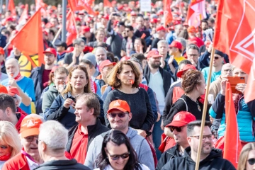 IG Metall Baden-Württemberg fordert 5 Prozent mehr Entgelt...