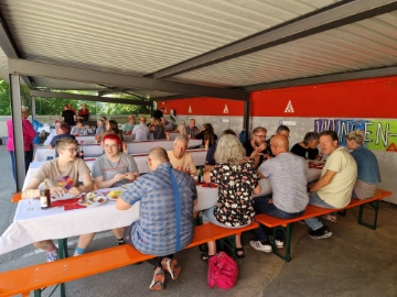 Mitglieder werden von den Hauptamtlichen bedient