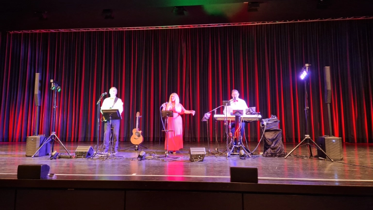 Das Bild zeigt die Band Sascha Arnold and Friends, die uns musikalisch seit vielen Jahren begleitet.