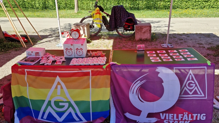 Das Bild zeigt den Mitmach-Stand der IG Metall.