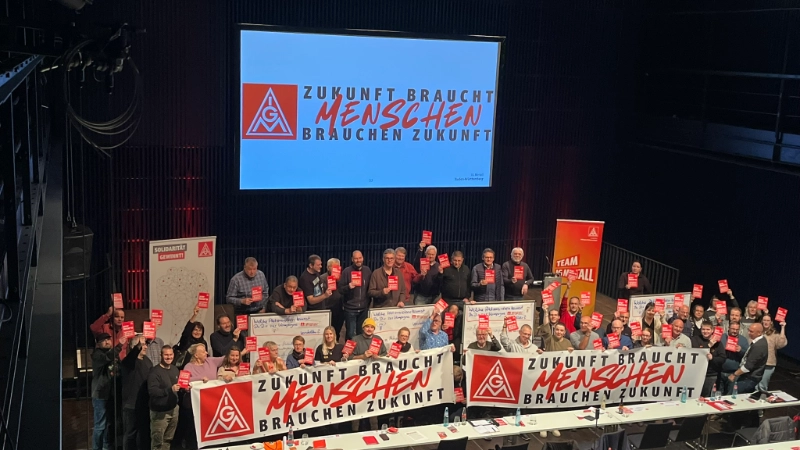 Unsere Delegierten hinter dem Banner.