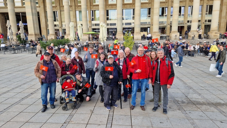 Die Mitreisenden aus VS in Stuttgart vor den Königsbau Passagen.